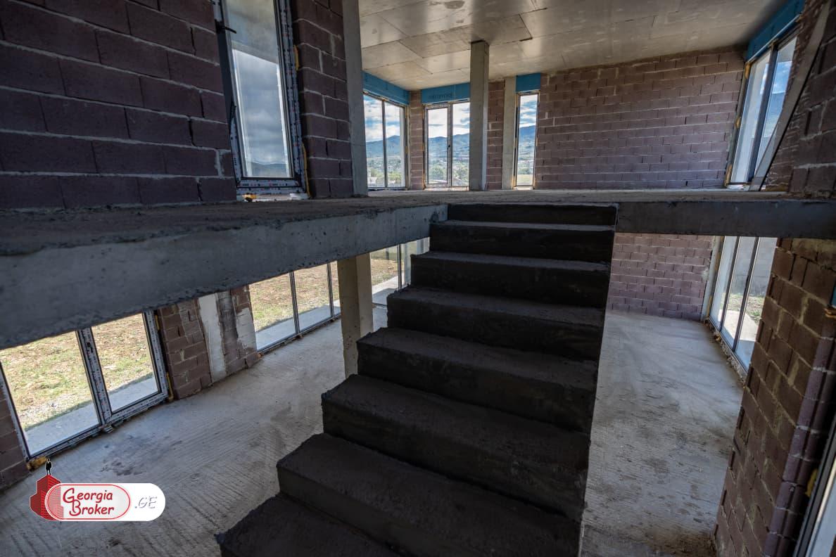 იყიდება ახალი გარემონტებული 5 ოთახიანი სახლი